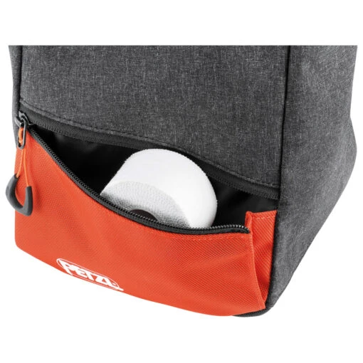 Petzl Sakab - Chalk Bag -Climbing Equipment petzl sakab chalk bag detail 5